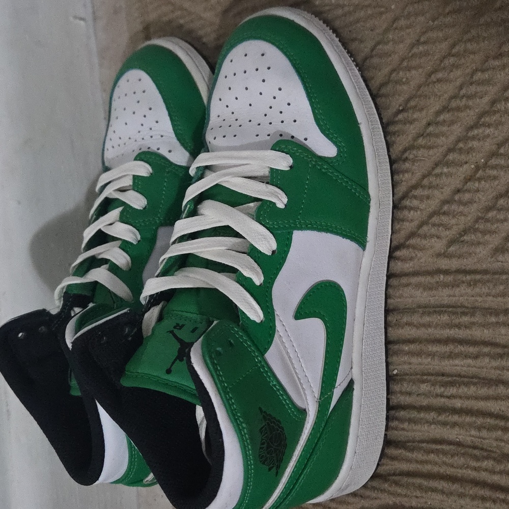 Kids Air Jordan Sneakers Size 5Y